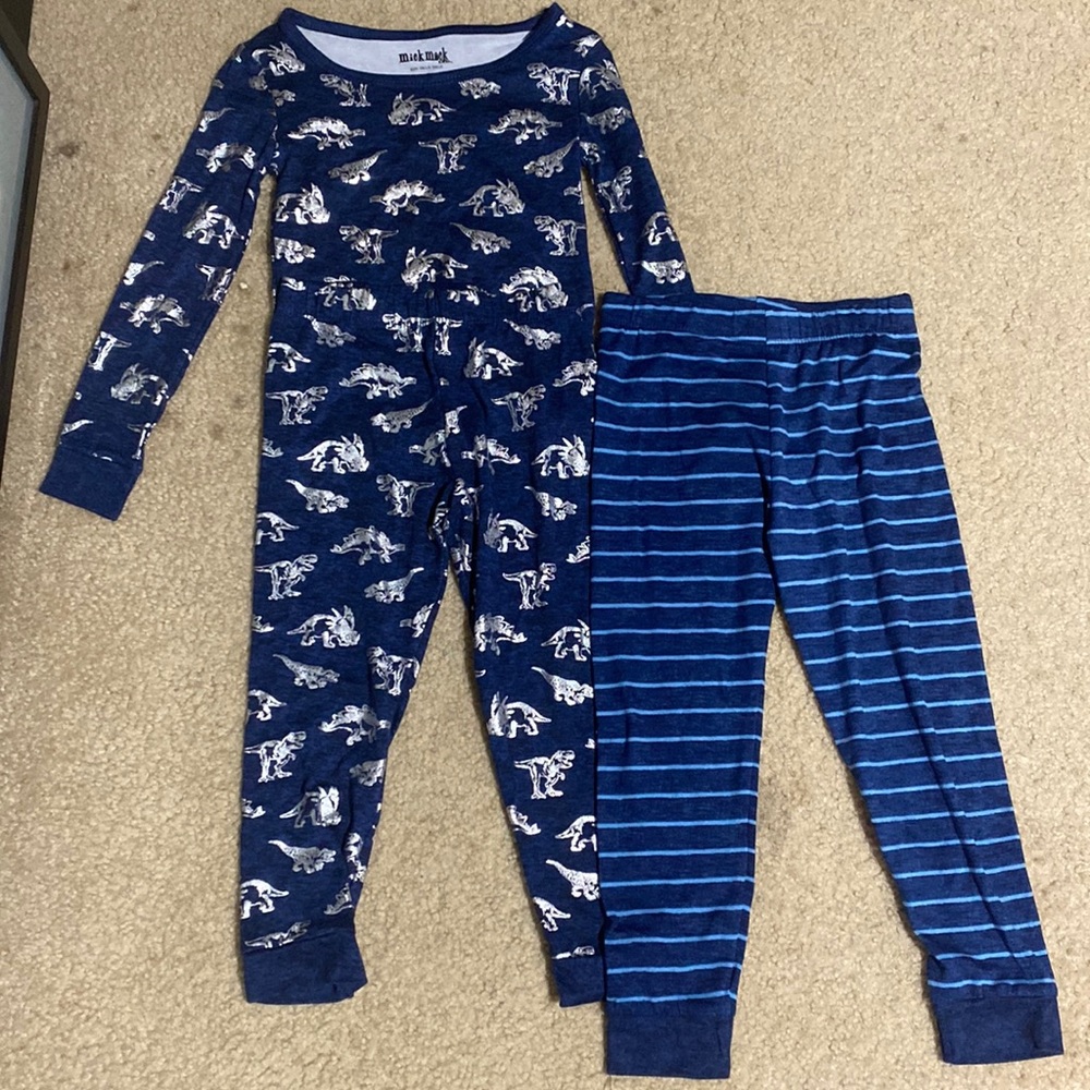 Brand new boys pajamas 👦🏻🦖
